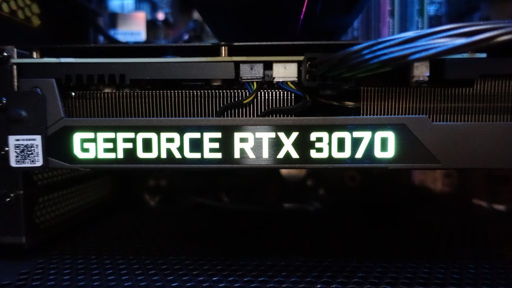 GEFORCE RTX 3070の文字が光る