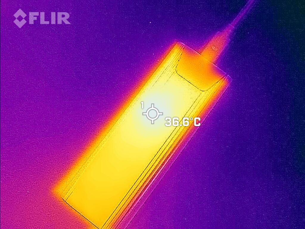 サーマルカメラで表面の温度を計測