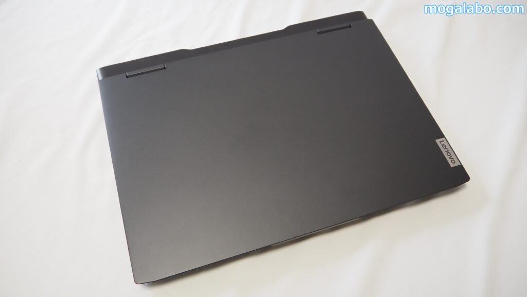 IdeaPad Gaming 370の外観をチェック