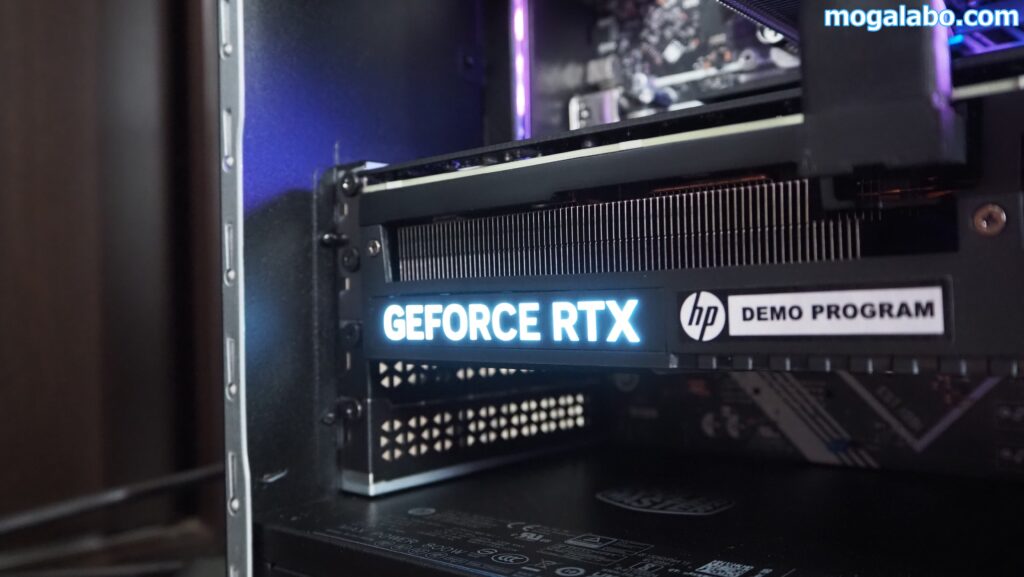 LEDに対応しており、Geforce RTXの文字が光る