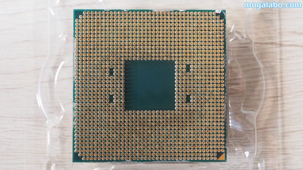 Ryzen 7 5700Xの裏面