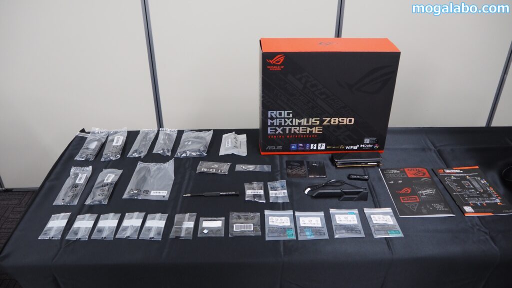 ROG MAXIMUS Z890 EXTREMEの付属品