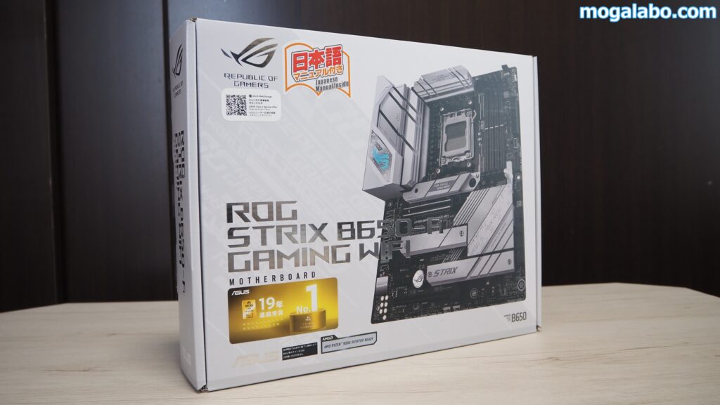 ROG STRIX B650-A GAMING WIFIのパッケージ（表）