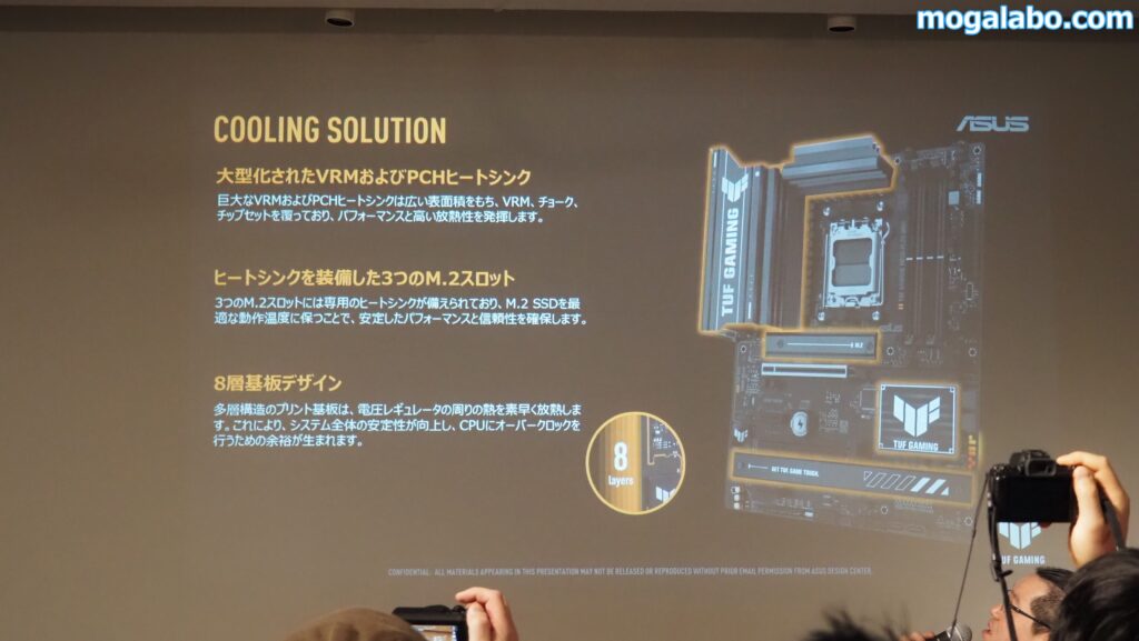 巨大なVRAMヒートシンクなど冷却性能にも力を入れています。