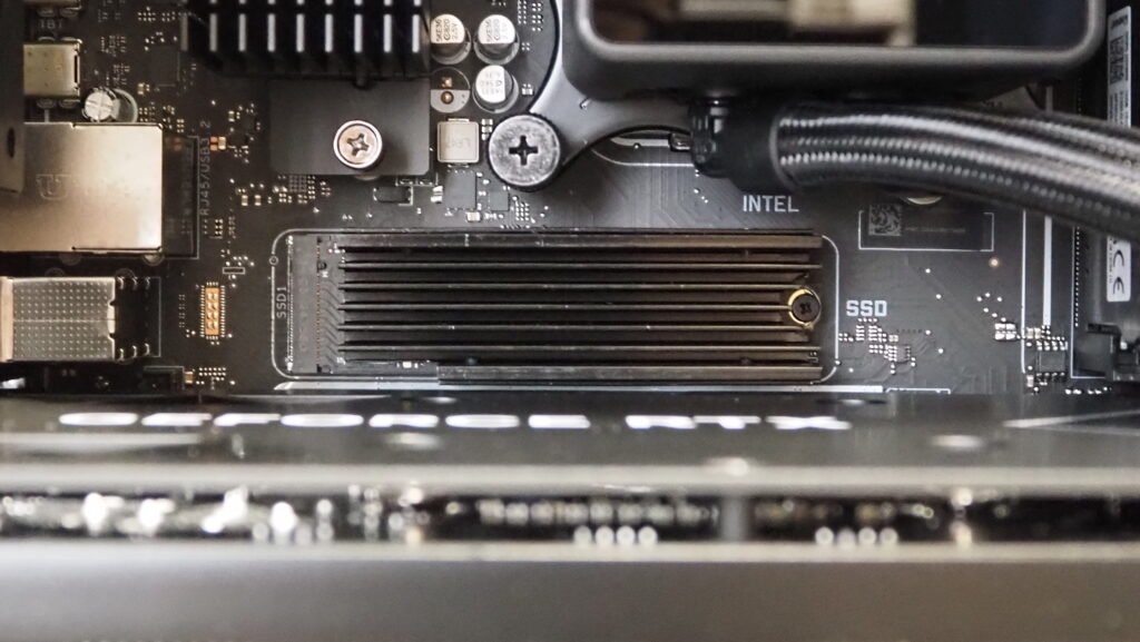 ストレージは2TBのM.2 SSDが搭載