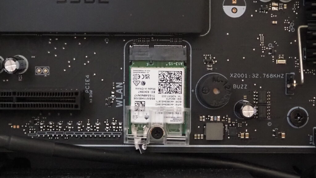 IEEE802.11a/b/g/n/ac/ax/be (Wi-Fi 7)、 Bluetooth 5.4に対応したWi-Fiカードが搭載