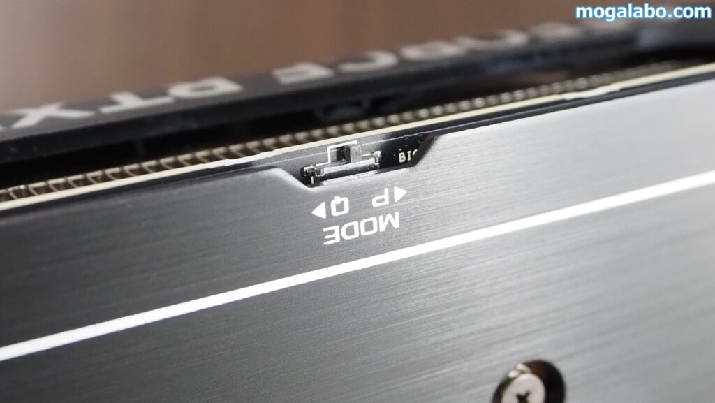 パフォーマンスモード、静音モードの切り替えが可能