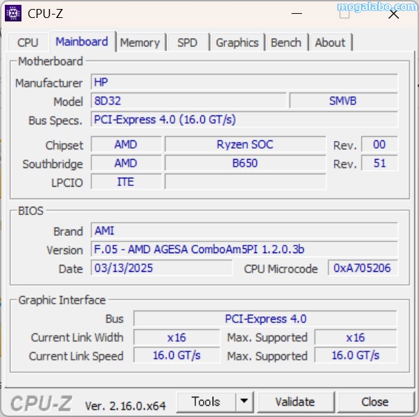 マザーボードの型番は8D32