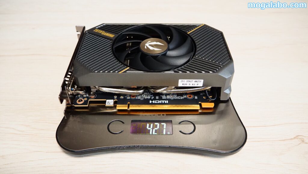 重さは実測で427g