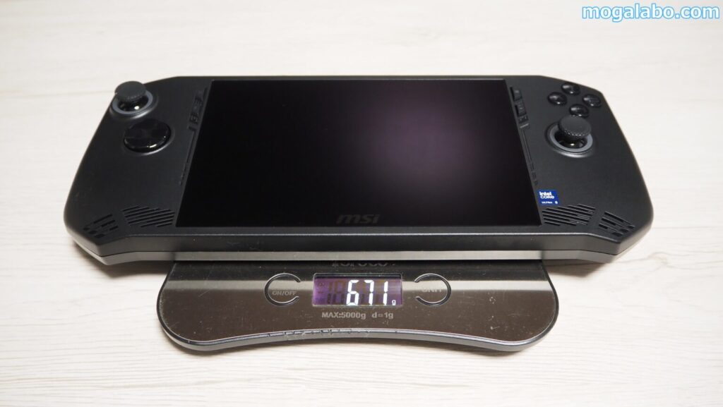 重量は実測で約671g