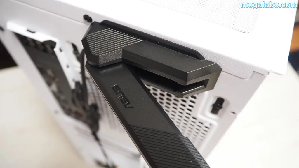アンテナはPCケースに接着