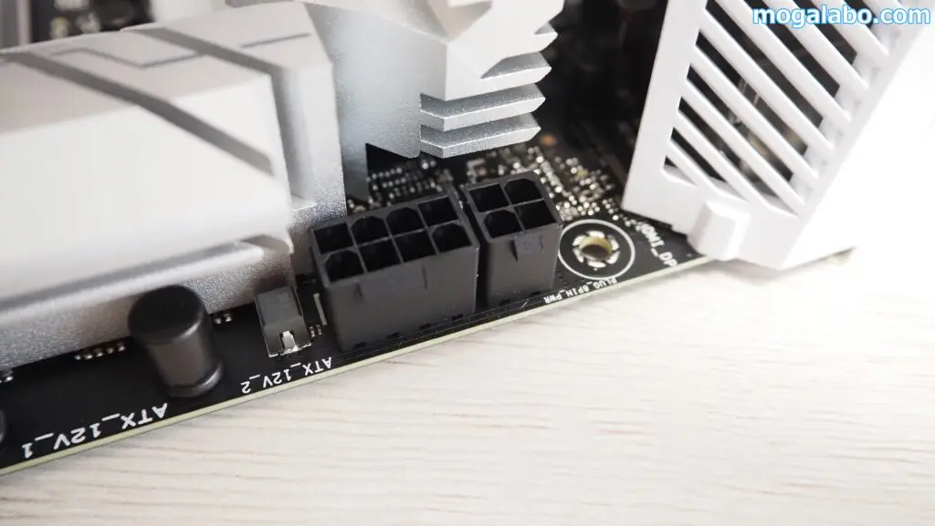 CPUの補助電源