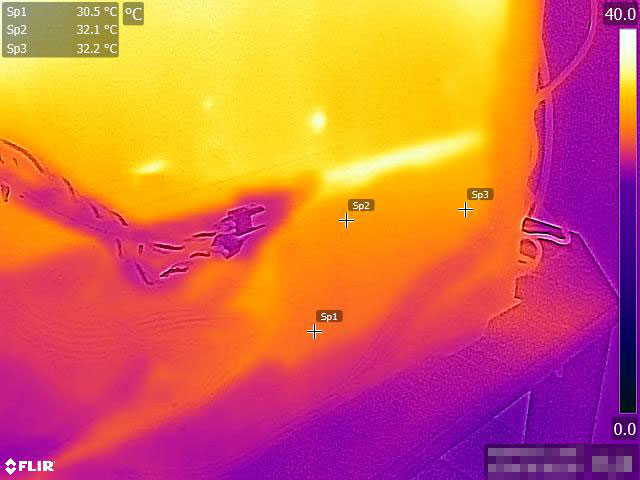 電源の温度は最高でも32度くらい