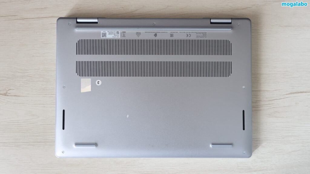 本体底面には通気孔