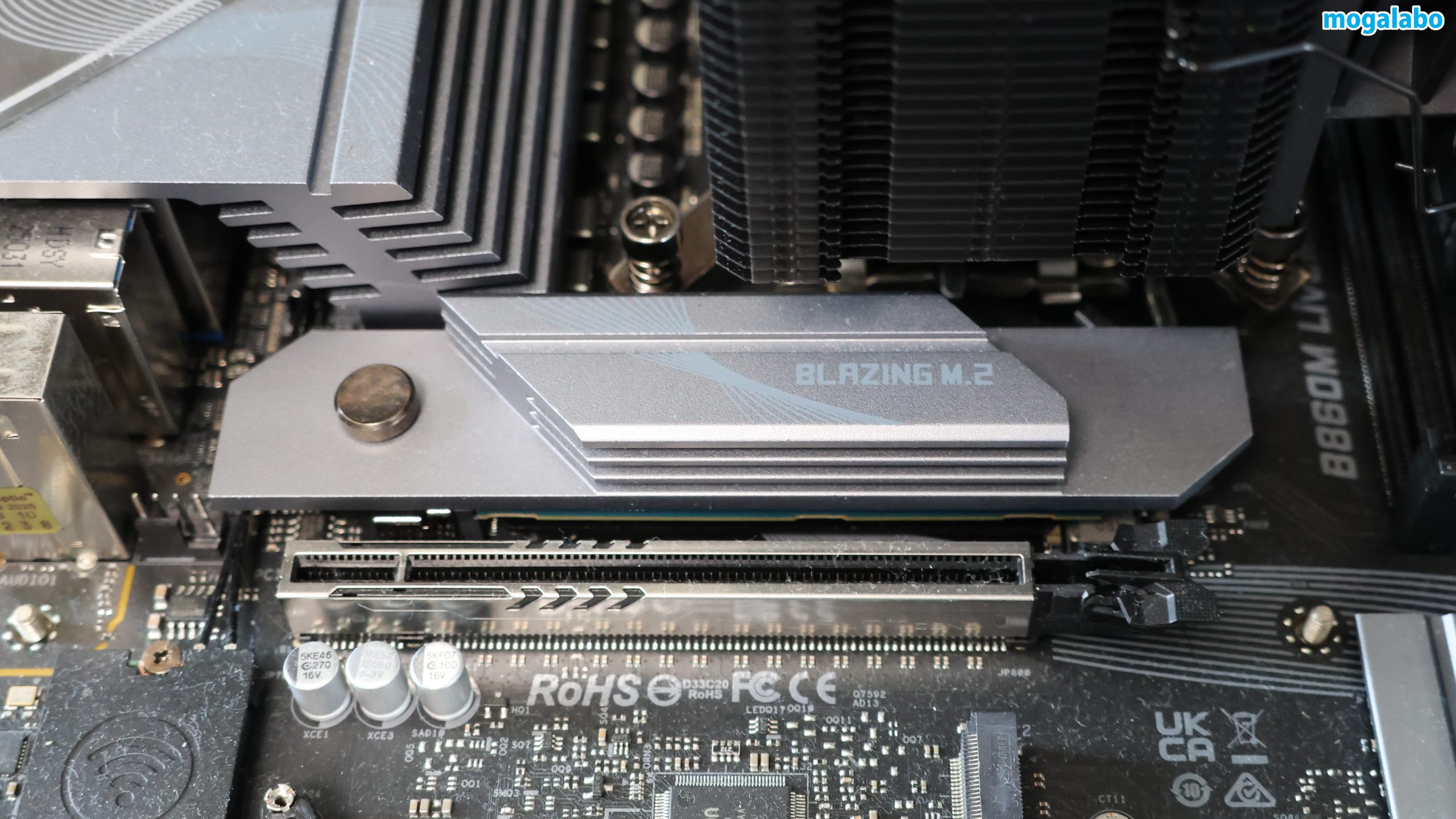 CPU直結の最上段のM.2スロットに装着