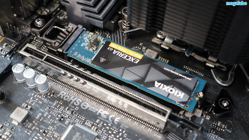 M.2 SSDはマザーボードに直接刺す方式を採用